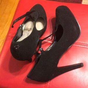 Women’s black suede pumps
